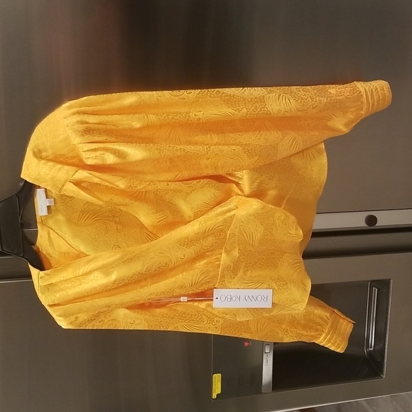 💕RONNY KOBO💕 Lorie Satin Long Sleeve Blouse ~ Yellow Small S NWT - Picture 4 of 13